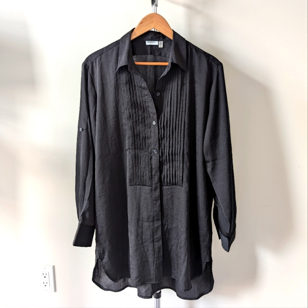 💫 NWOT Black DKNY Pintuck Button Down Blouse 💫